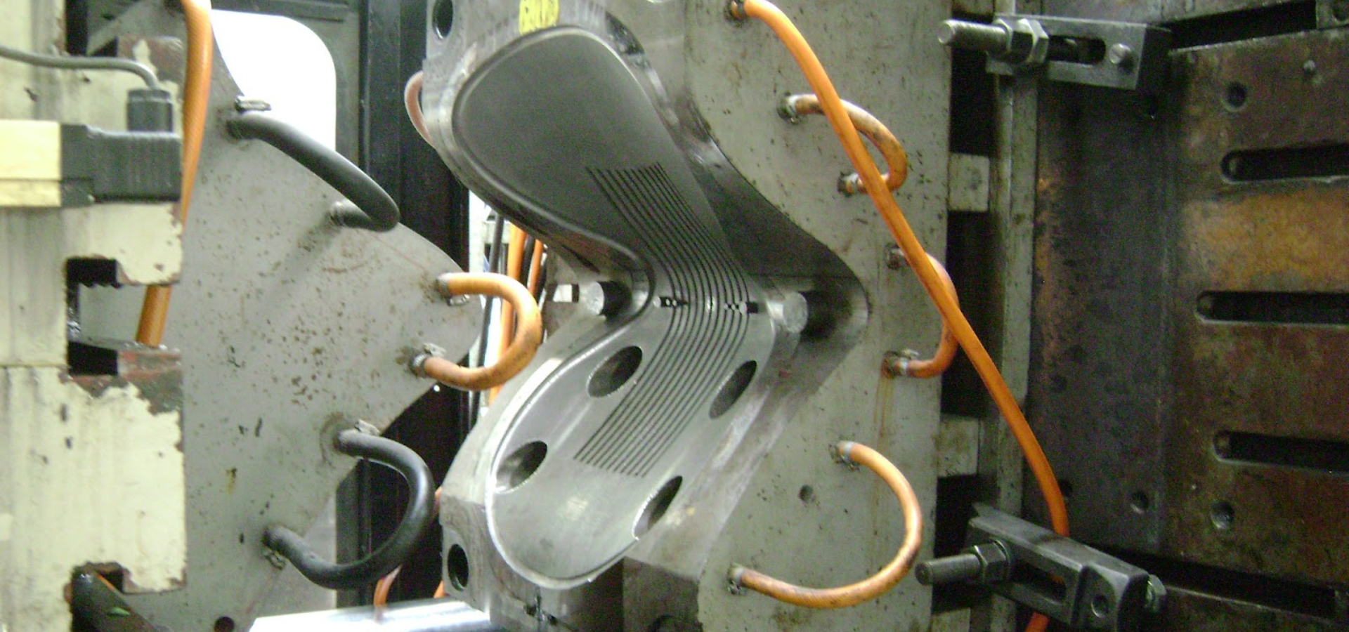 Como é o processo de injeção dos componentes plásticos da Prima Design